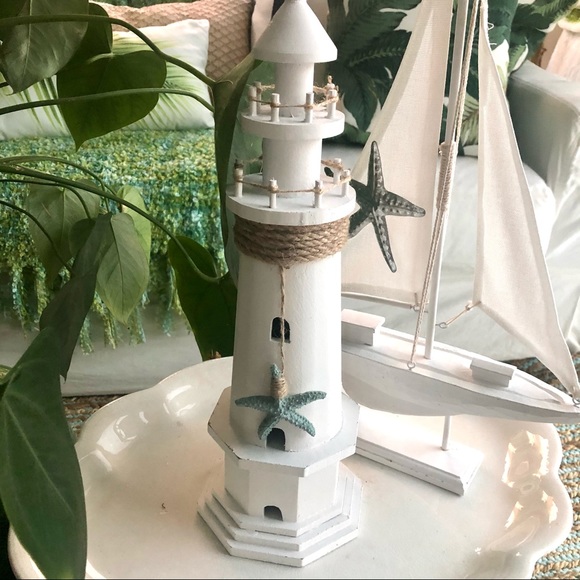Nautical Style Decor Wood Lighthouse Starfish - Picture 1 of 6